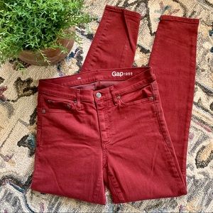 ✨GAP size 28R red skinny jeans.